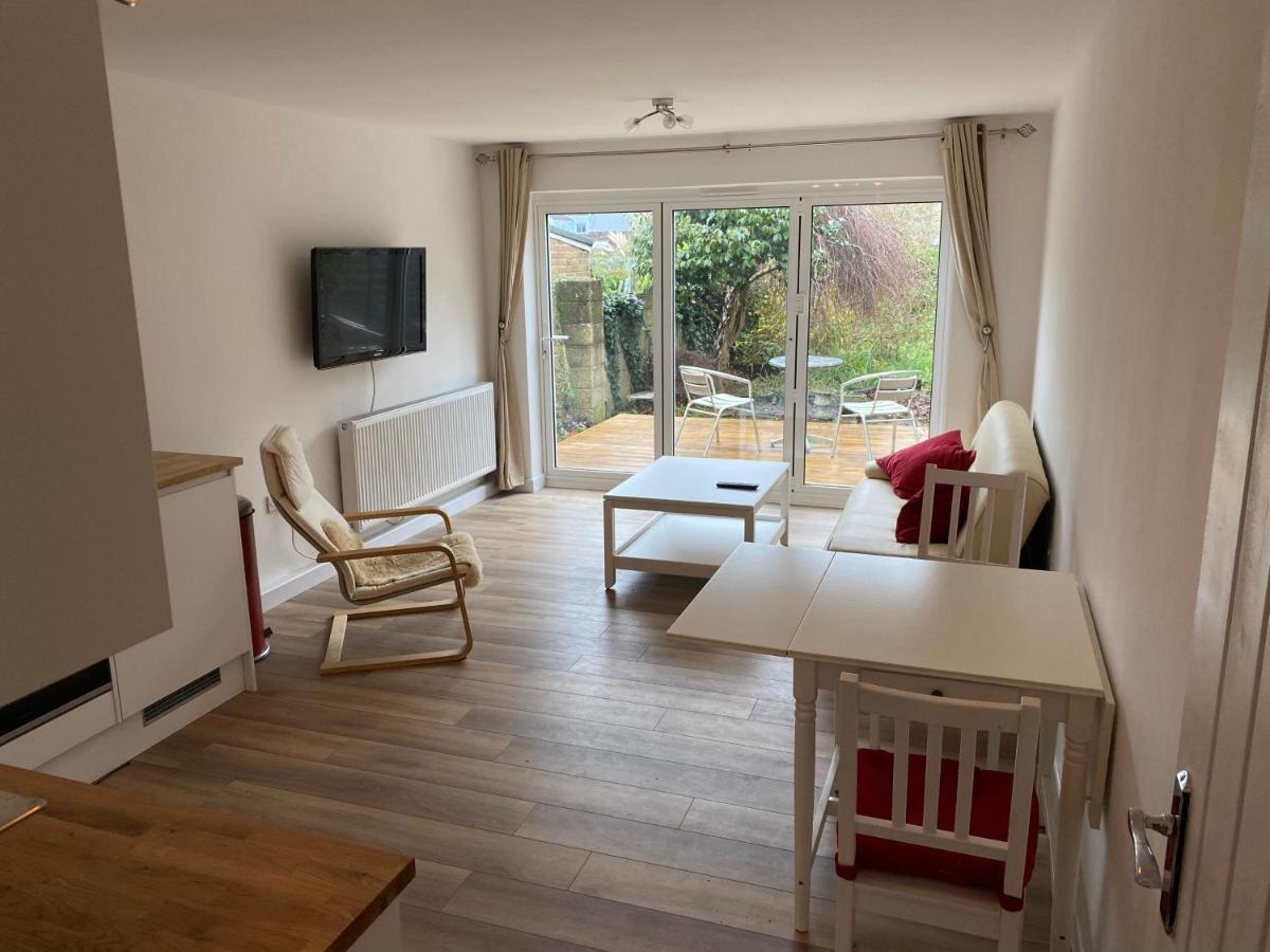 Adorable One-Bedroom Flat With Patio Garden. Southwick  Экстерьер фото