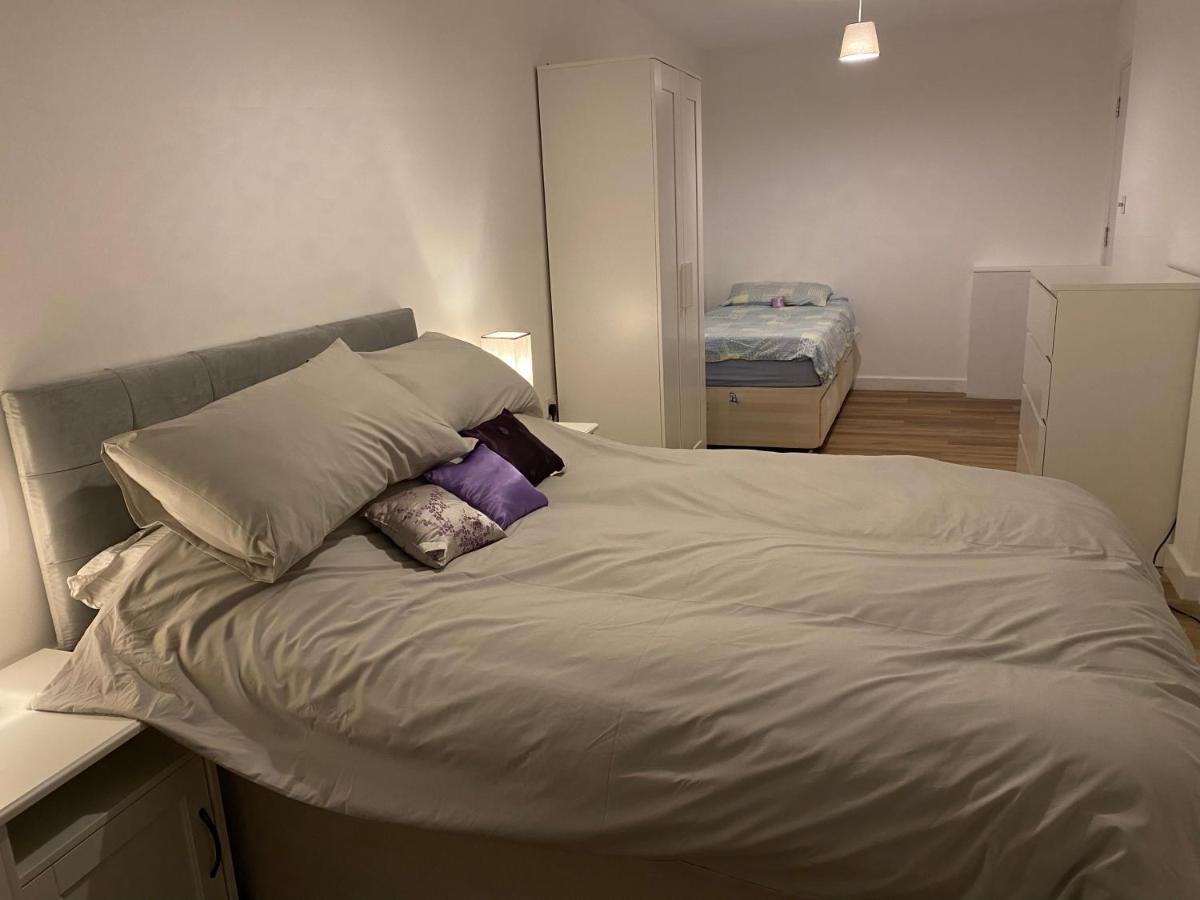 Adorable One-Bedroom Flat With Patio Garden. Southwick  Экстерьер фото